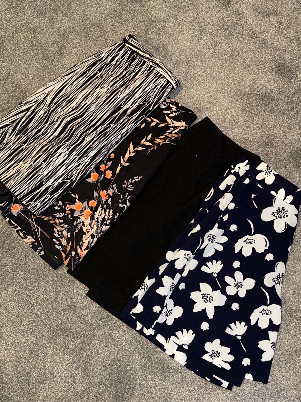 Ann Taylor Black and Cream Abstract-Print Pencil Skirt